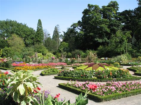 Le Jardin Botanique de Zamora: Un sanctuaire verdoyant aux portes du Moyen-Âge!