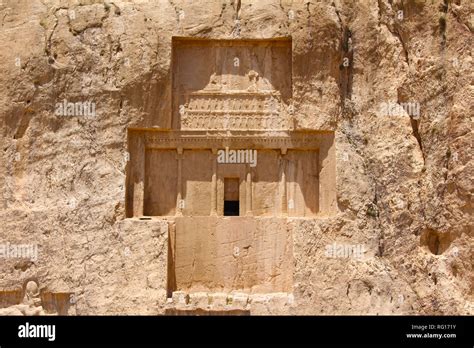 Le Tombeau de Darius le Grand: Une Odyssée à Travers les Temps et l'Architecture Antique Perse!