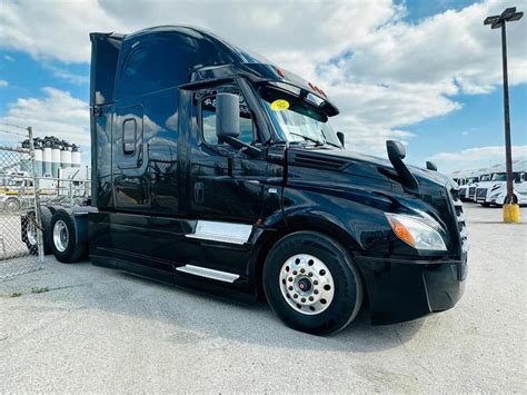 How Much Does a Freightliner Cascadia Truck Weigh: Exploring the Weight and Its Impact on Modern Transportation