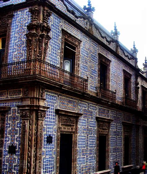 La Casa de los azulejos! Un joyau flamboyant et fascinant à découvrir dans la ville d’Isla Mujeres.