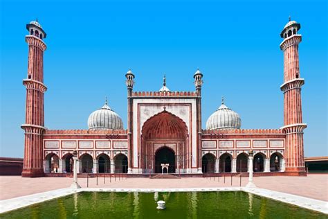  Le Jama Masjid : Une Oasis d'Architecture Moghol à Agra!