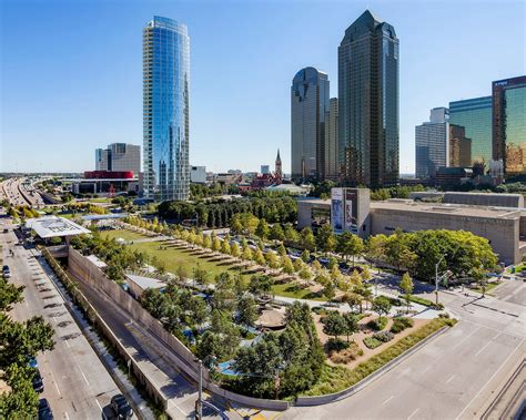 Le Klyde Warren Park: Une Oasis verdoyante au cœur bouillonnant de Dallas !