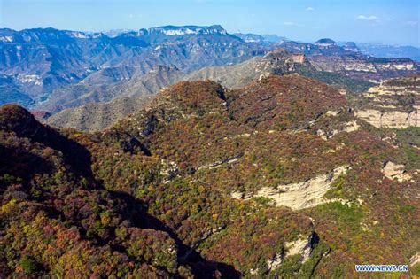 Le Mont Baiyun : Une Oasis de Vertur et de Histoire Antique !