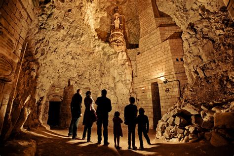 Le Monument aux Guerriers de Zipaquirá: Un Voyage Souterrain Éblouissant dans l'Histoire et la Foi!