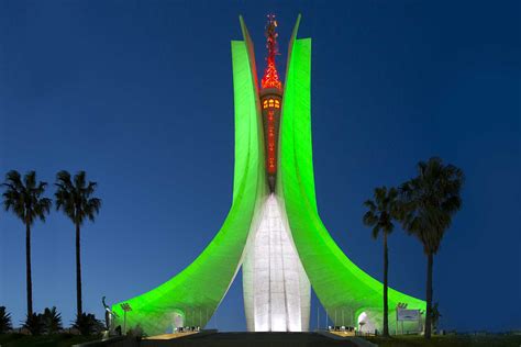 Le Monument des Martyrs de la Rébellion de Wuzhou : Un hommage poignant et une vue imprenable sur la ville !