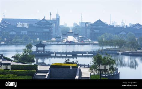 Le Parc des Lacs de Binzhou: Un Oasis verdoyant pour les âmes vagabondes!