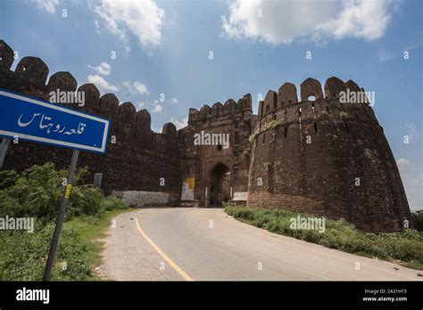  Le Rohtas Fort: Une forteresse majestueuse perdue dans le temps!