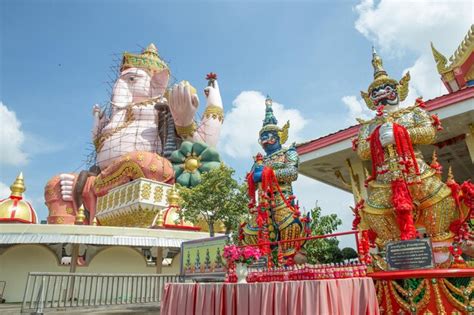  Le Temple de la Grande Pagode Dorée ! Un joyau architectural et spirituel à Taiyuan