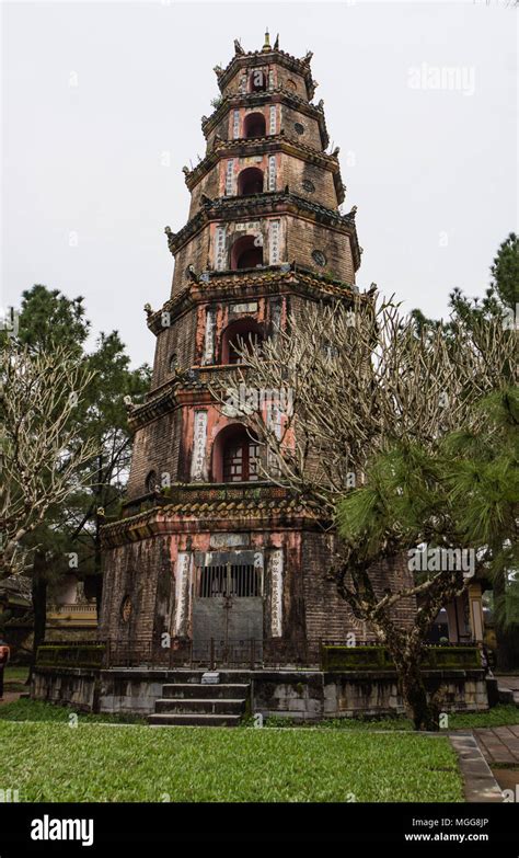  Le Temple Thien Mu: Un joyau historique au bord de la rivière des Parfums