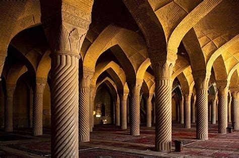 Le Vakil Mosque : Un joyau architectural sous un soleil persan flamboyant !