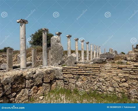 Les Ruines de Pergé : Un Voyage dans l'Histoire Antique!