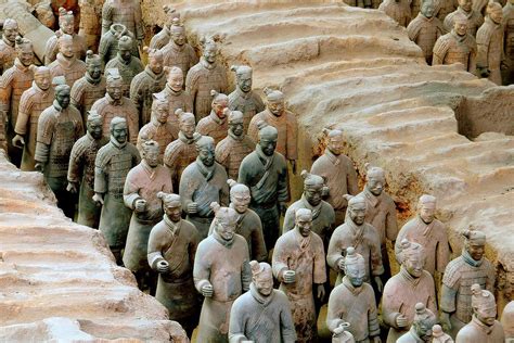  Le Mausolée de Qin Shi Huang : Un Voyage à Travers l'Histoire !