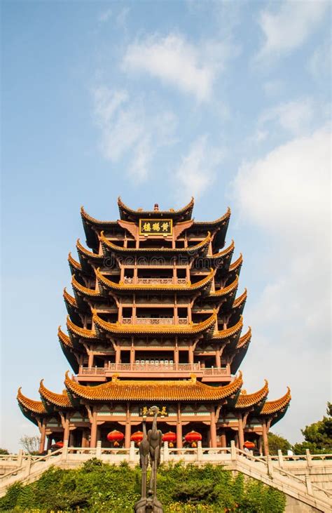 Le Temple de la Grue Volante ! Un joyau architectural caché dans le désert chinois ?